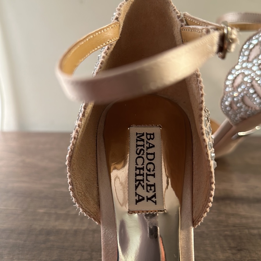 Elegant BADGLEY MISCHKA Roxy Sandals. - Picture 8 of 13